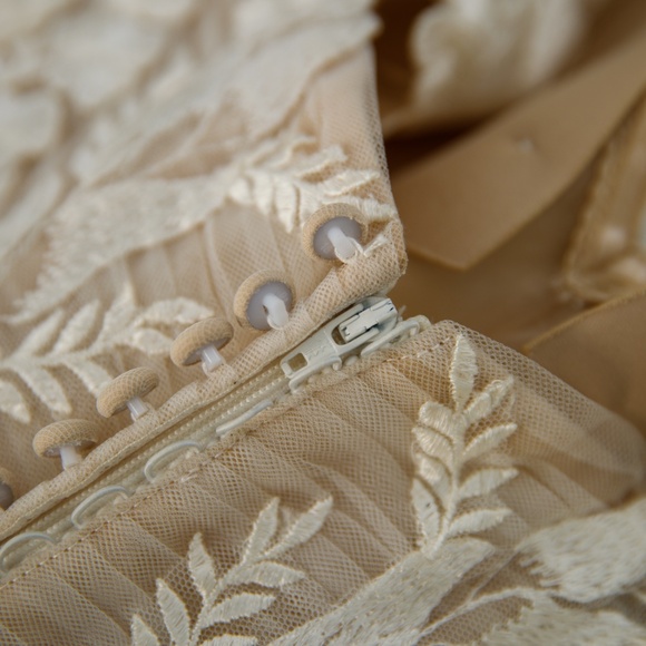 JUSTIN ALEXANDER Carlee A-Line Lace Wedding Dress - Detachable Straps Size 4 - Picture 10 of 16